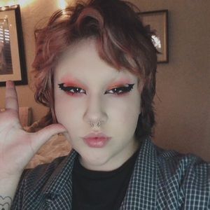 Meet your Posher, Mia